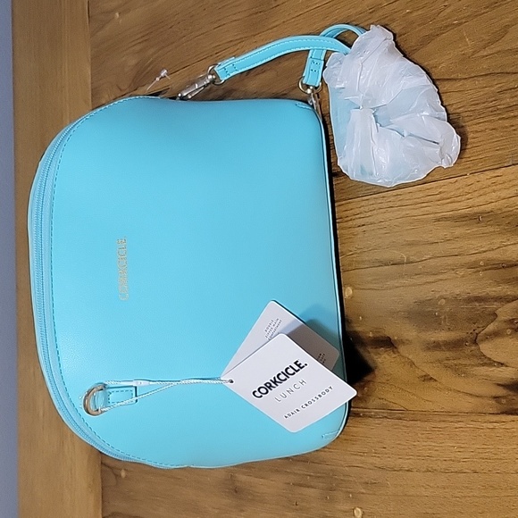 Corkcicle Bags Nwt Corkcicle Adair Crossbody Lunch Bag In Turquoise